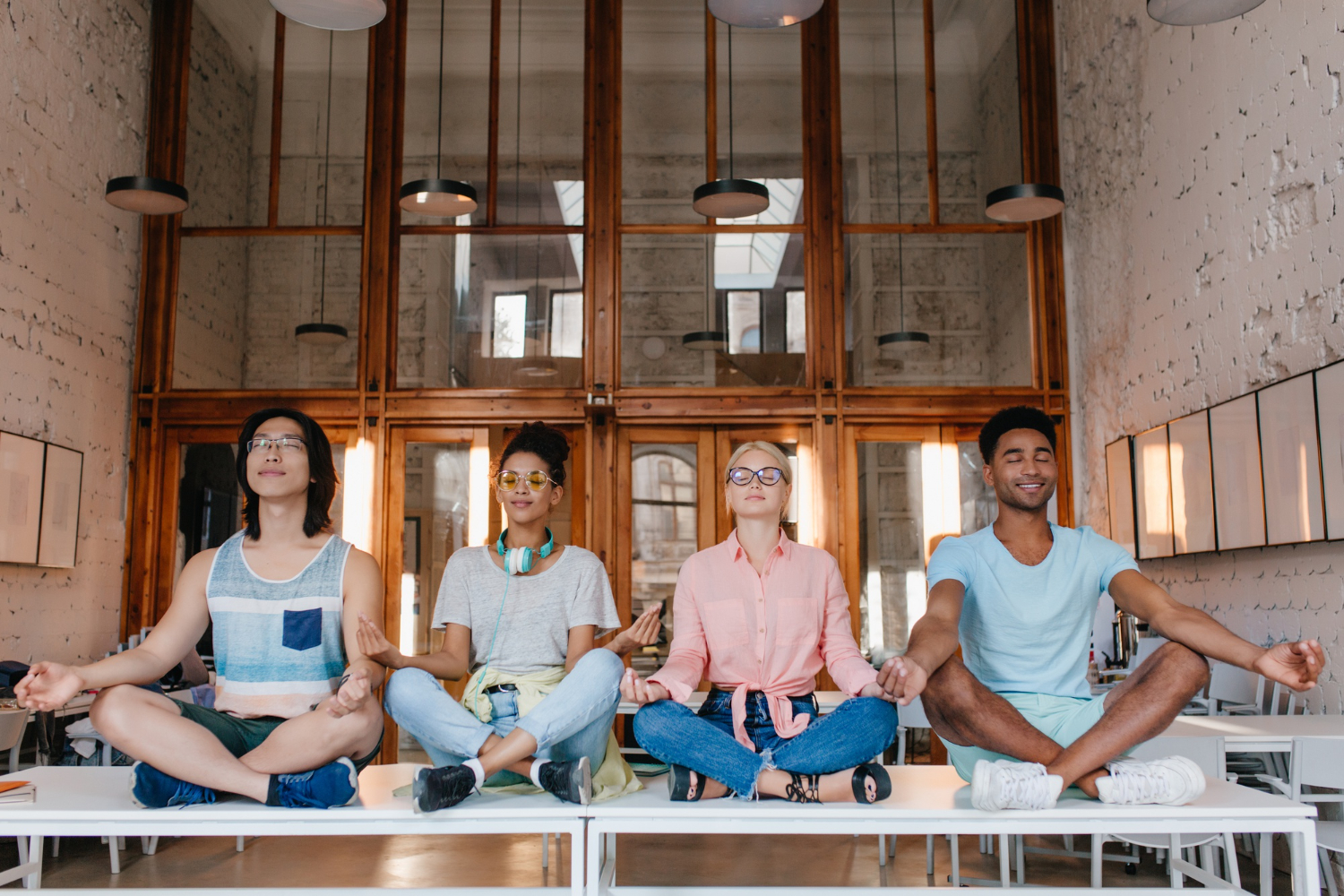 Read more about the article Mindfulness vs. Meditation: Which One Is Right for You?